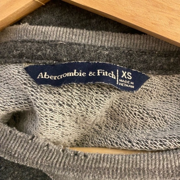 ABERCROMBIE & FITCH DISTRESSED CREWNECK SWEATER WITH HOLES SIZE XS - Picture 2 of 3